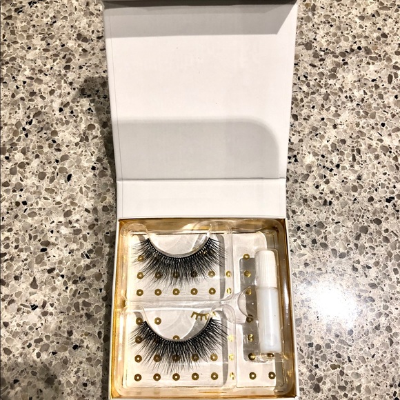 Battington Lashes. 🌹 - Picture 2 of 2